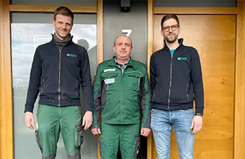 Geschäftsführung von Englert Fensterbau ehr Konstantin Weber zum 30-jährigen Jubiläum